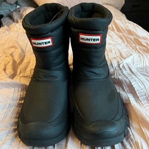New Hunter black winter boots size 9